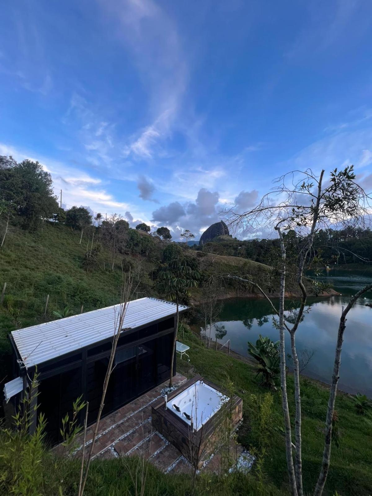 Sin Prisa "Not Rush" Cabana Preciosa! Con Jacuzzi, Vista Y Acceso Directo Al Embalse, Vista A La Piedra , Deporte Acuatico Paddle Board And Breakfast Incluidos ! Imperdible Guatape Exterior photo