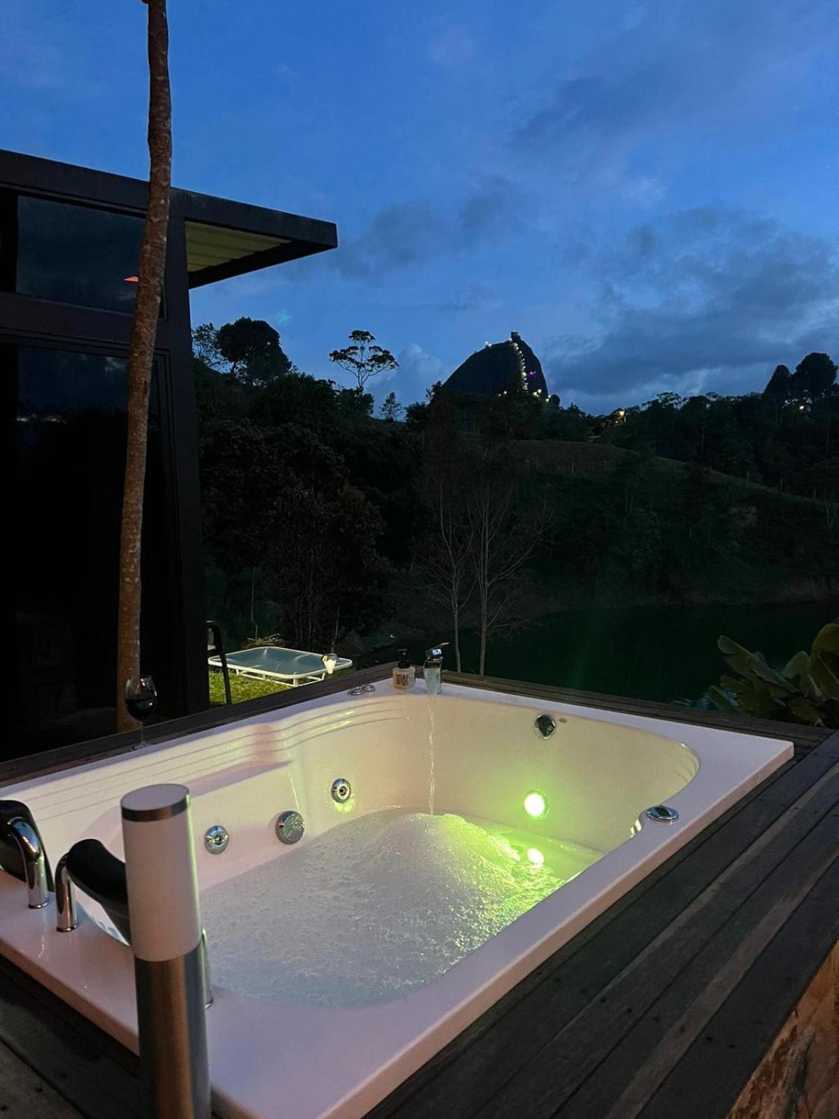 Sin Prisa "Not Rush" Cabana Preciosa! Con Jacuzzi, Vista Y Acceso Directo Al Embalse, Vista A La Piedra , Deporte Acuatico Paddle Board And Breakfast Incluidos ! Imperdible Guatape Exterior photo