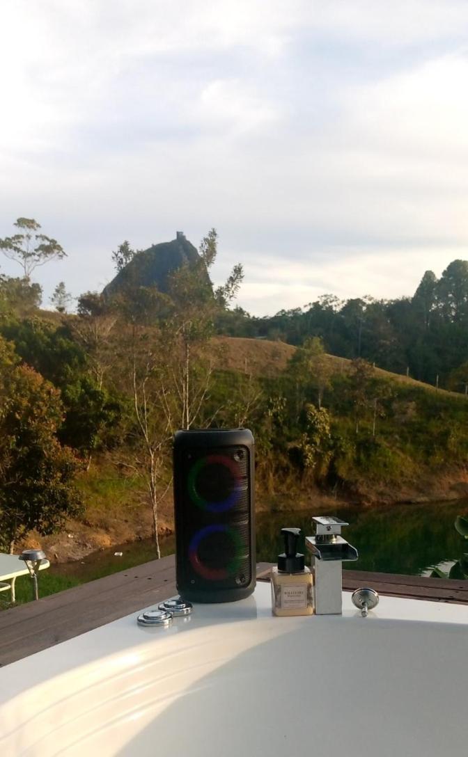 Sin Prisa "Not Rush" Cabana Preciosa! Con Jacuzzi, Vista Y Acceso Directo Al Embalse, Vista A La Piedra , Deporte Acuatico Paddle Board And Breakfast Incluidos ! Imperdible Guatape Exterior photo
