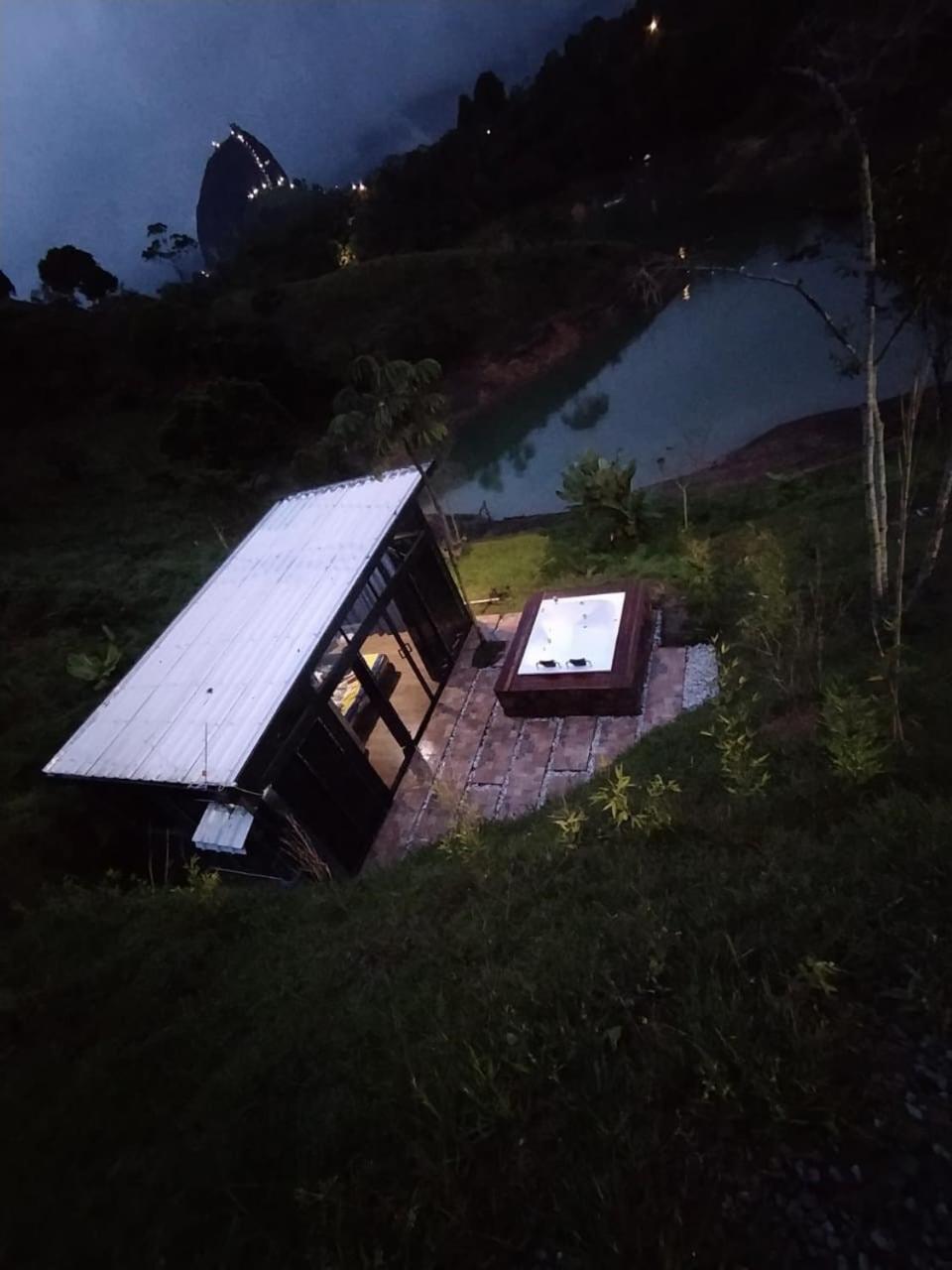 Sin Prisa "Not Rush" Cabana Preciosa! Con Jacuzzi, Vista Y Acceso Directo Al Embalse, Vista A La Piedra , Deporte Acuatico Paddle Board And Breakfast Incluidos ! Imperdible Guatape Exterior photo